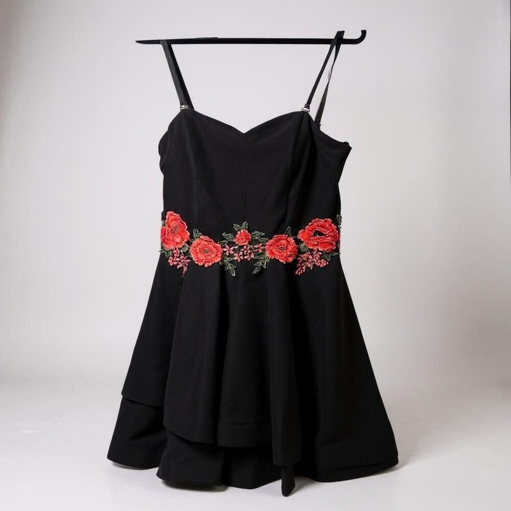 Black Sleeveless Dress With Red Rose Embroidery‎ At Waistline